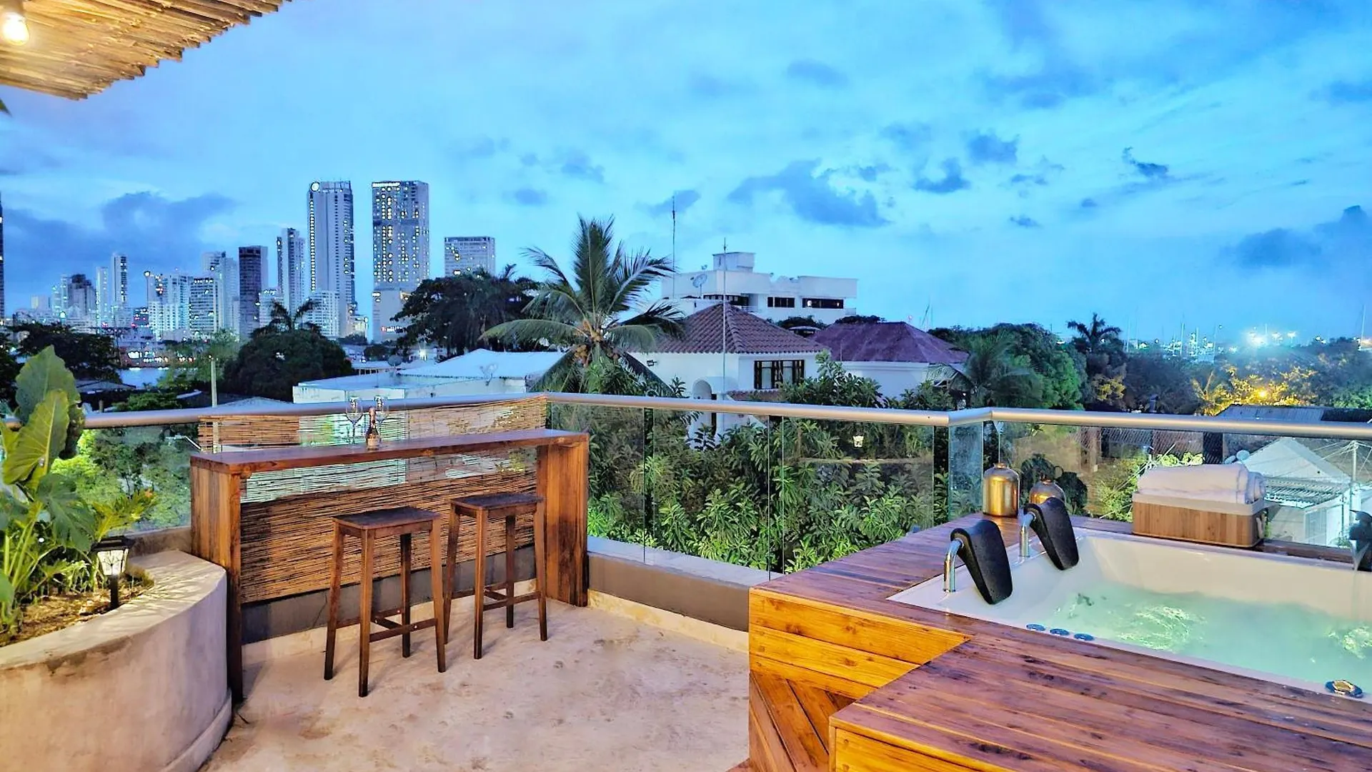 Casa Bambu 4Floors Jacusi & View - Nearby Old City Cartagena 0*,