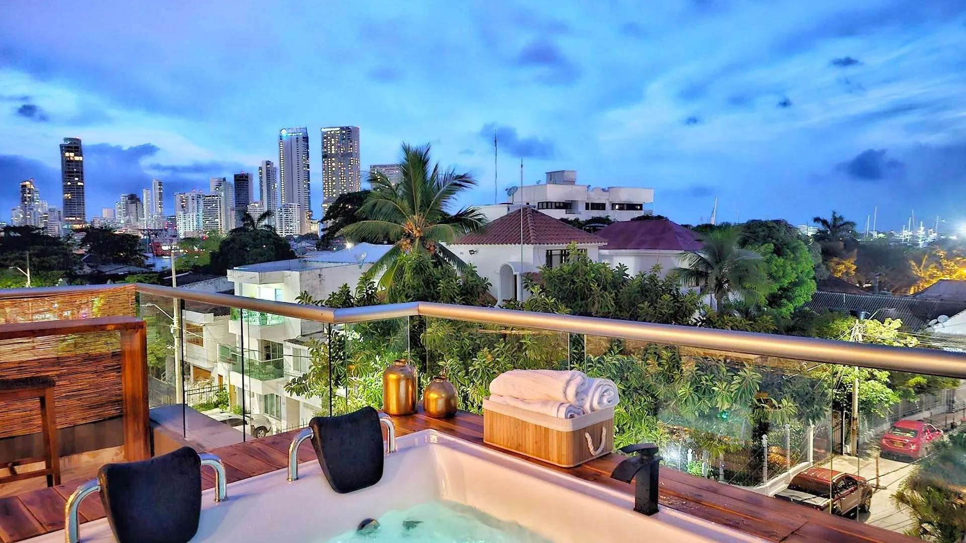 Casa Bambu 4Floors Jacusi & View - Nearby Old City Cartagena